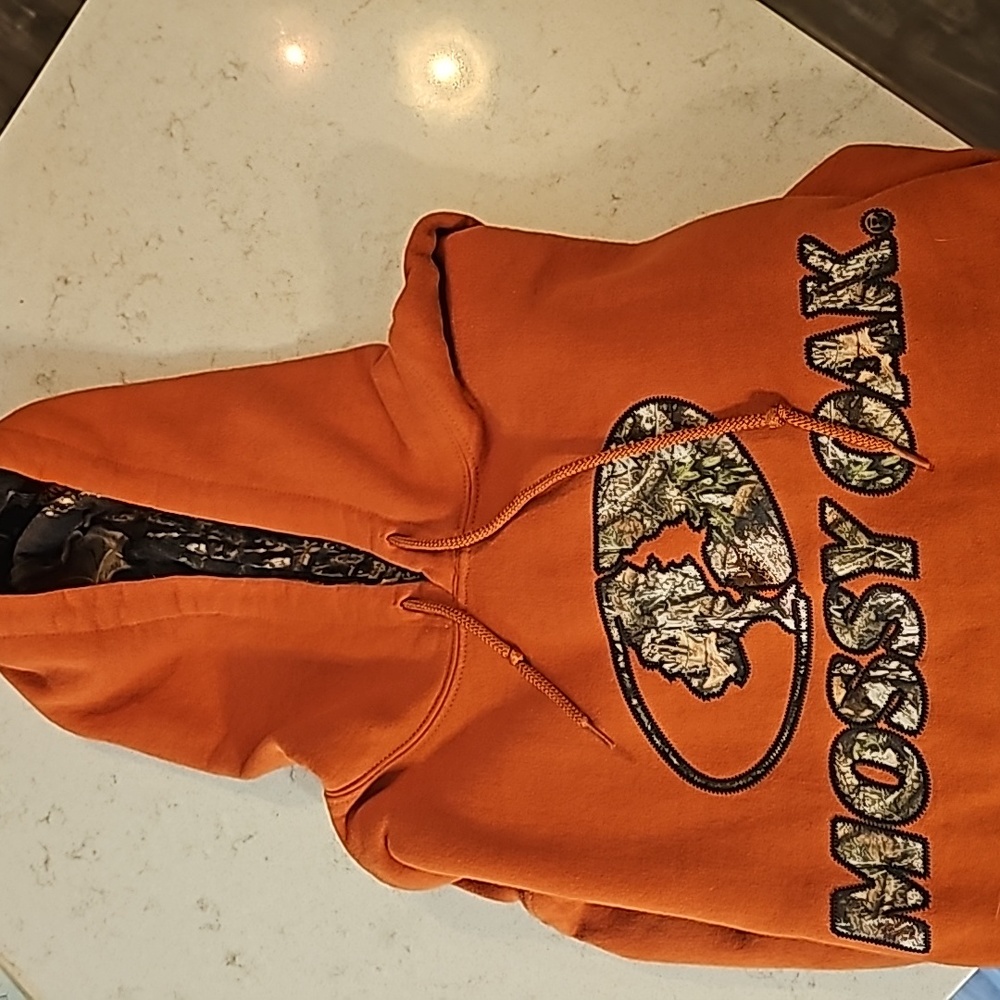 Mens Mossy Oak orange and camo sweatshirt size M